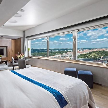 Sky Suite Hotel Praag Buitenkant foto