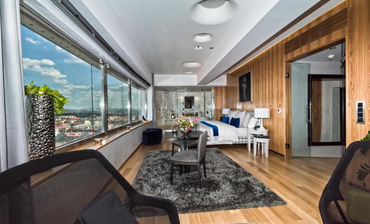 Sky Suite Hotel Praag Buitenkant foto