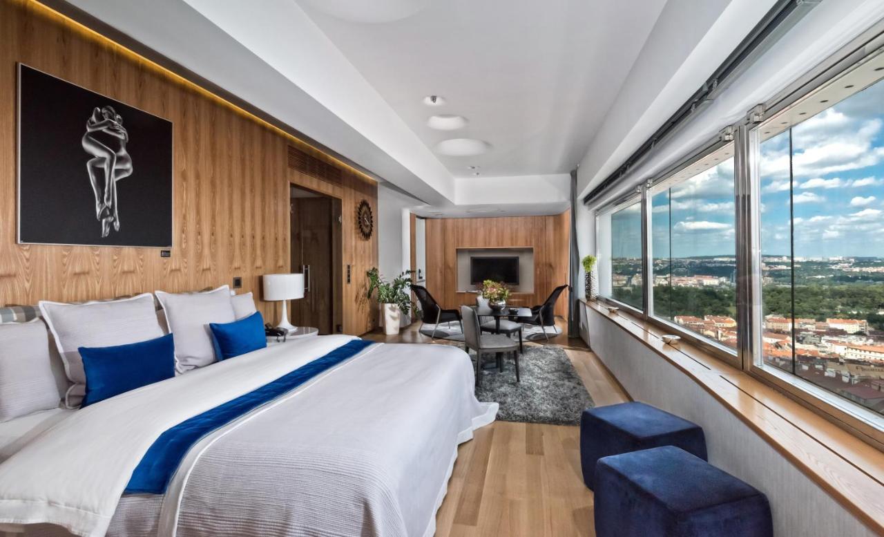 Sky Suite Hotel Praag Buitenkant foto