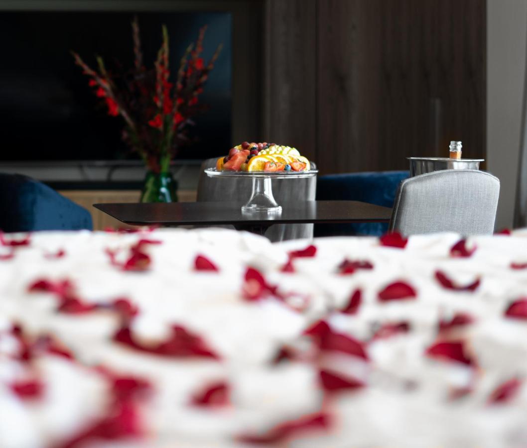 Sky Suite Hotel Praag Buitenkant foto